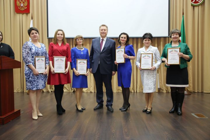 В Минсельхозпроде РТ объявили 100 лучших работников аграрной отрасли Татарстана: одной из победительниц стала консультант из Верхнеуслонского района