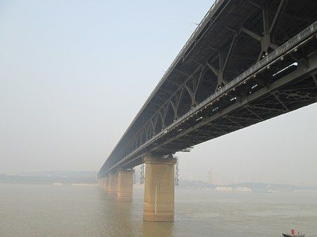 Начать реконструкцию мостового перехода через реку запланировано в текущем году