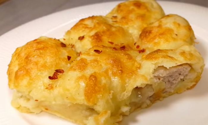 Ленивые картофельные пирожки с мясом: под сырной корочкой