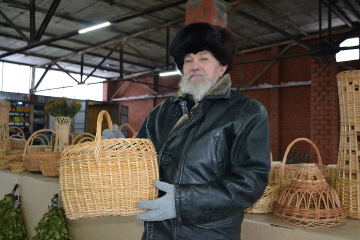 На плетение одной корзины у Николая Орлова уходит 20 часов