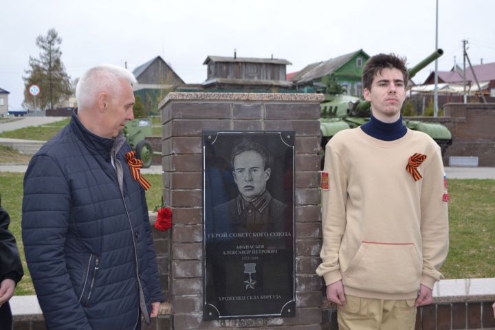 В Парке Героев верхнеуслонцы и гости райцентра вспоминали Героев Советского союза - своих земляков (фоторепортаж)