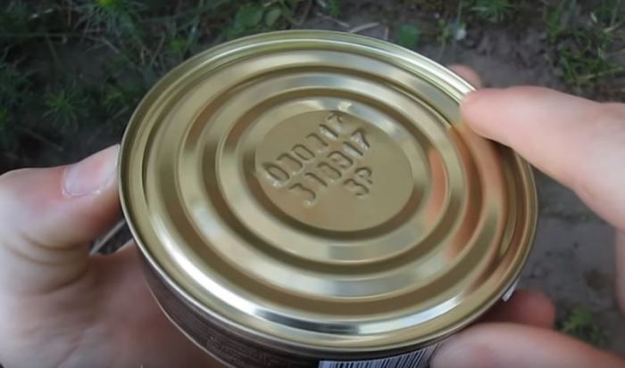 Как открыть банку консервов голыми руками, когда нет ножа или открывашки