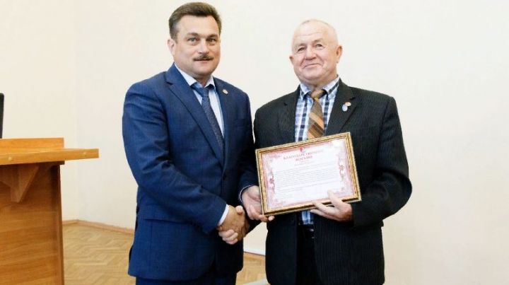 Глава Верхнеуслонского района вручил Благодарственное письмо Мильямилю Сагдееву
