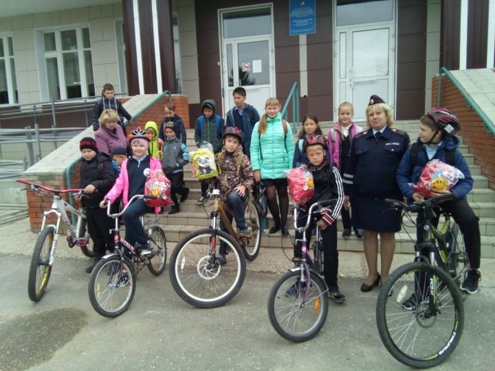 Депутат поможет приобрести школе велосипеды
