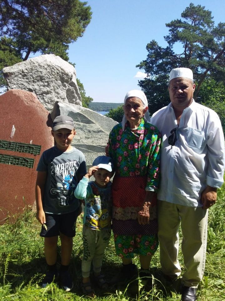 Отдыхающие Шеланговского пришкольного лагеря совершили экскурсию по историческим местам Салиха Сайдашева в Верхнеуслонском районе