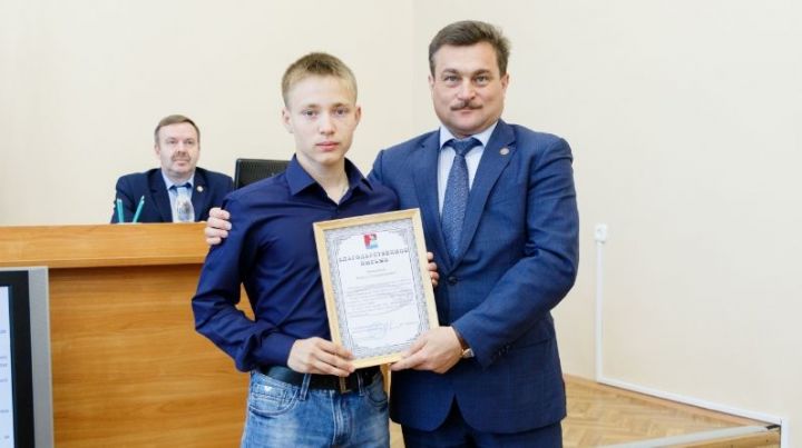 Глава Верхнеуслонского района поощрил денежной премией юного спортсмена Кирилла Маслова