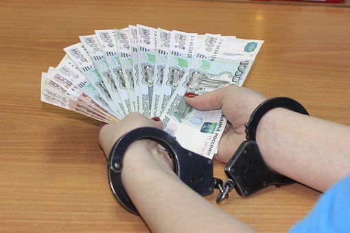 В Республике Татарстан судебный пристав-исполнитель подозревается в получении взятки через посредника