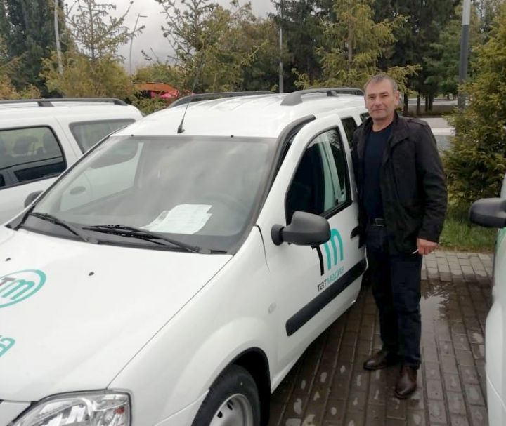 Верхнеуслонским журналистам вручили ключи от нового автомобиля