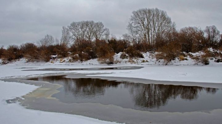 МЧС Татарстана предупреждает жителей республики об опасных местах на льду рек