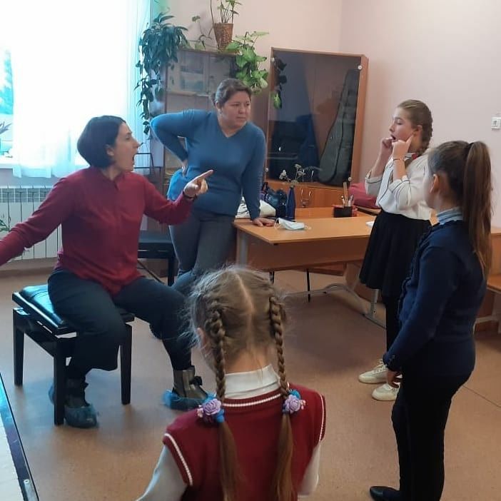 Мастер-класс для воспитанников Верхнеуслонской Детской школы искусств от солистки Татарской филармонии