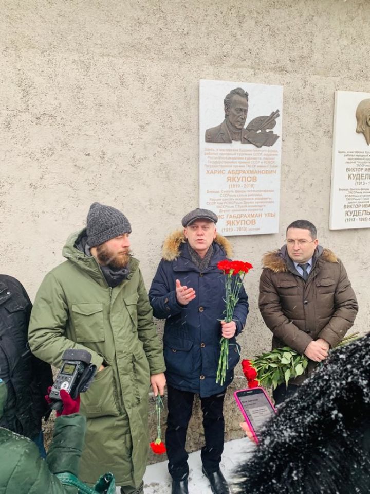 Верхнеуслонский скульптор принял участие в открытии мемориальной доски Харису Якупову