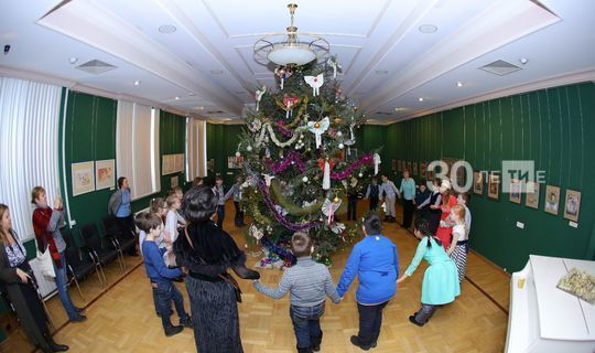 В Татарстане разрешили проводить новогодние елки в школах и детсадах