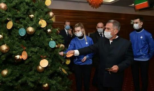 Президент Татарстана исполнит новогодние желания четырех юных татарстанцев