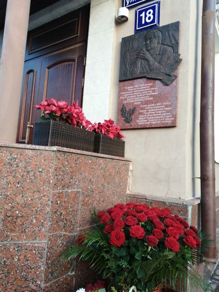 Скульптор из Верхнего Услона Тимофей Тюрин стал автором мемориальной доски именитому татарстанцу