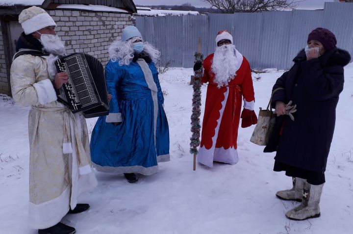 Кильдеевские культработники устроили праздник в каждом дворе