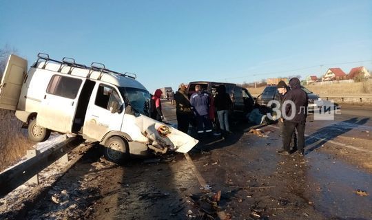 Умер еще один пострадавший при столкновении внедорожника и микроавтобуса в Татарстане