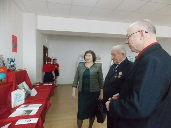 Верхнеуслонцы и гости района познакомились с выставкой, посвященной юбилею Победы