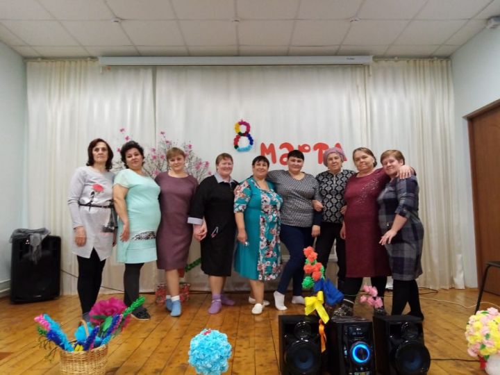 В Клянчинском сельском клубе поздравляли женщин