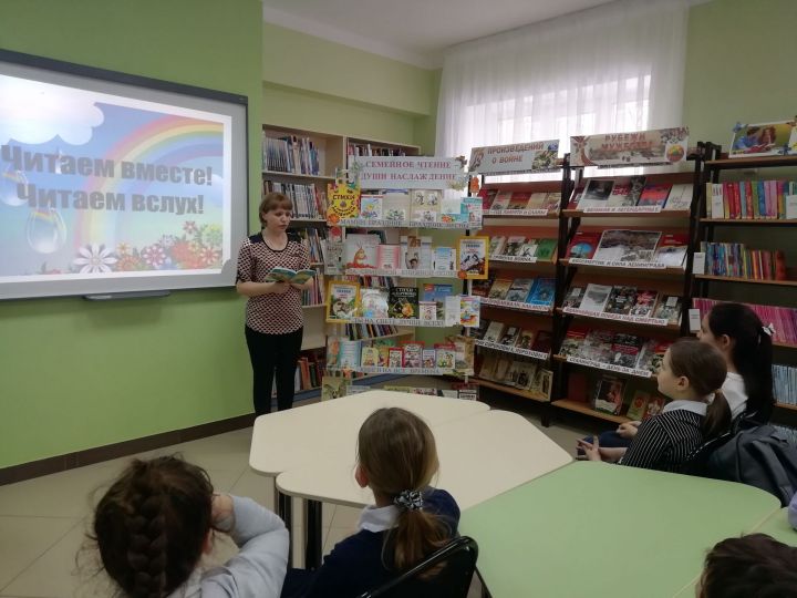 Верхнеуслонские гимназисты приняли участие в акции «Рассказы о маме читаем вслух с вами».