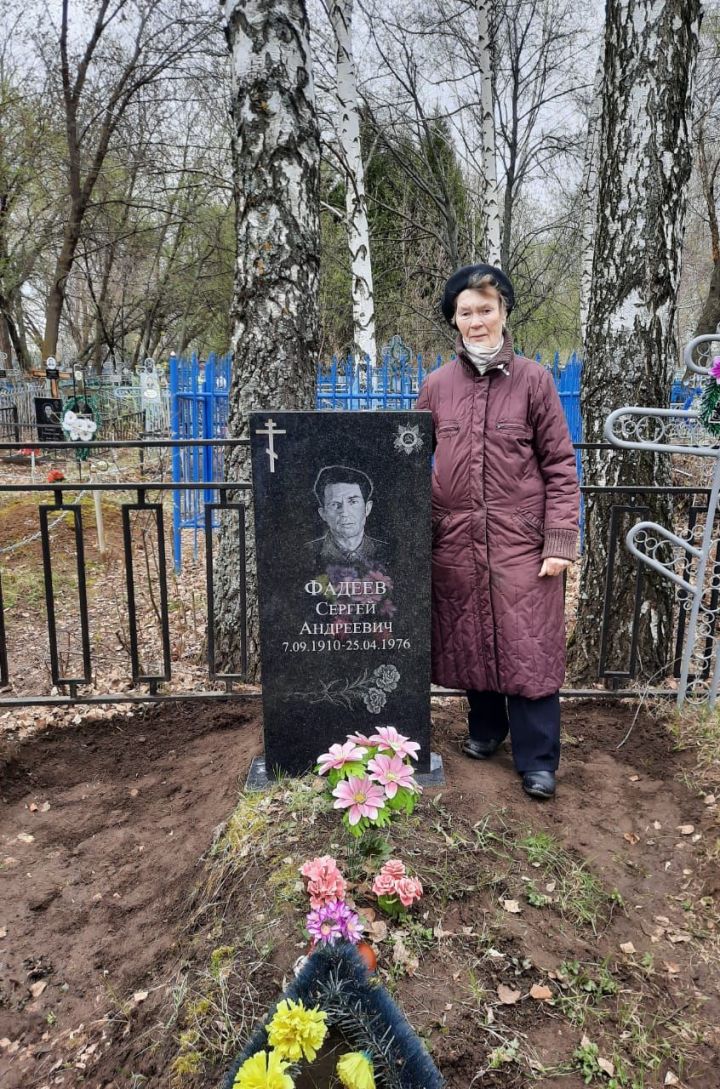 Ветерану-фронтовику Фадееву из Шеланги установили новый памятник