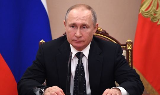Владимир Путин о выплатах семьям, соцработникам и о помощи бизнесу