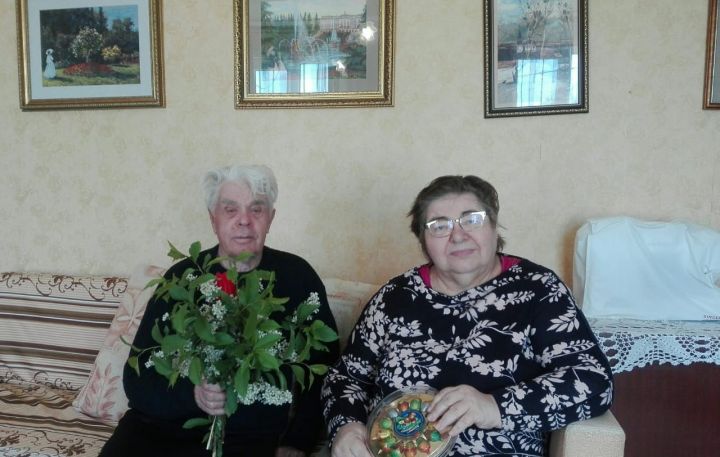 Социальные работники Верхнеуслонского района поздравили своих подопечных с Днем семьи