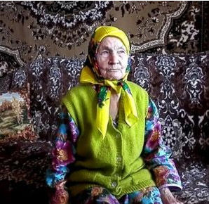 Глава Верхнеуслонского района Марат Зиатдинов с помощью видеозвонка поздравил с юбилеем жительницу Введенской Слободы