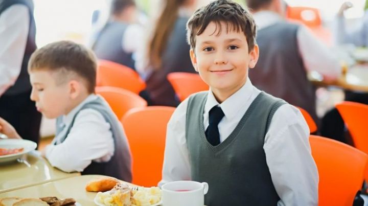 Закон о бесплатном горячем питании для младшеклассников вступил в силу
