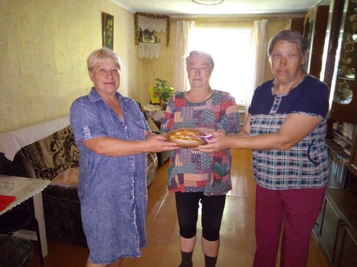 Культработники Печищинского Дома культуры приняли участие в акции «Испеки пирог и скажи спасибо».