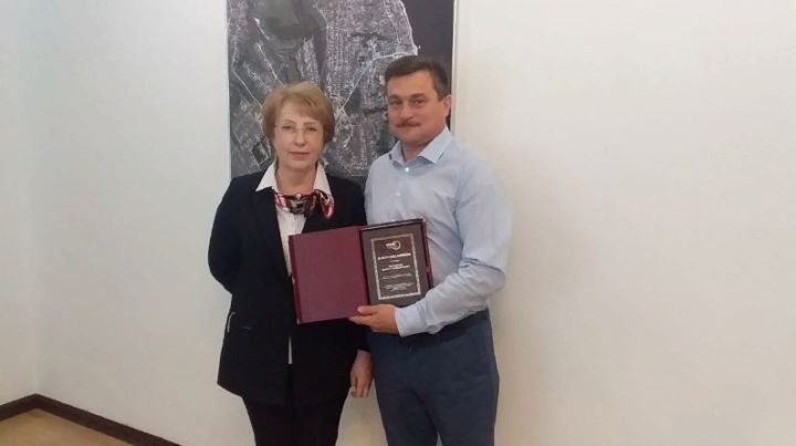 Главе Верхнеуслонского района вручили знак «За заслуги перед профсоюзом»