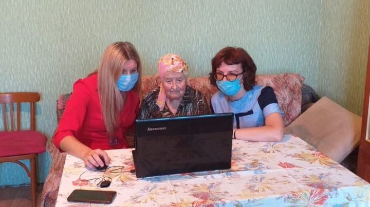 Социальные работники Верхнеуслонского района устроили виртуальную экскурсию для ветерана