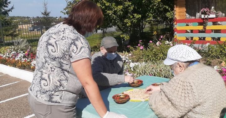 В Верхнеуслонском Доме-интернате для престарелых и инвалидов прошла игра «Задание для золушки»