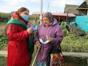 Сотрудники Кильдеевского Дома культуры организовали для жителей деревни Харино акцию «Подари сердечко»