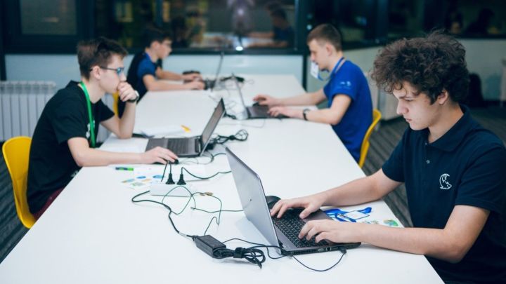 В Верхнеуслонском районе запускают бесплатные курсы по программированию на языках Python и Java для школьников республики