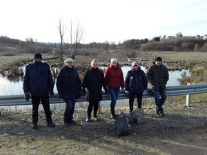 Майданцы присоединились к экологической акции и очистили берег реки Сулица