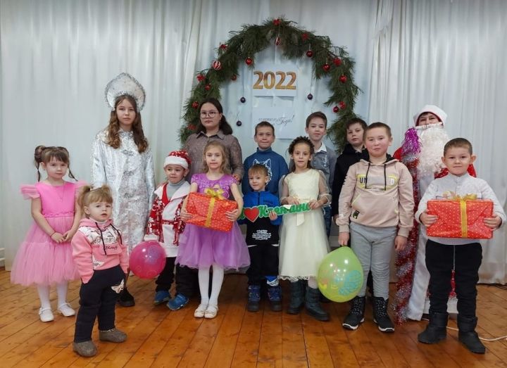 В Клянчине прошла новогодняя елка для детей