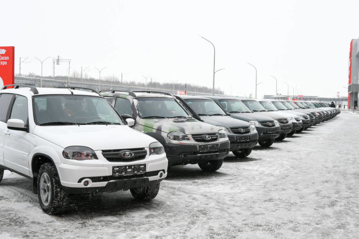 Управлениям сельского хозяйства Татарстана передали ключи от новых автомобилей