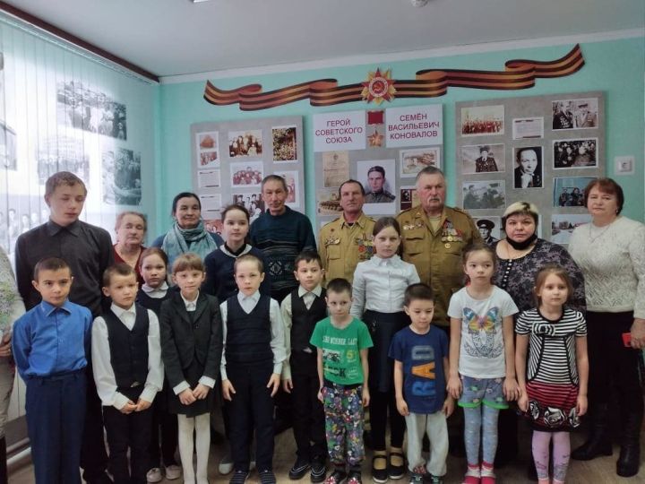 Ямбулатовские школьники встретились с воинами - интернационалистами