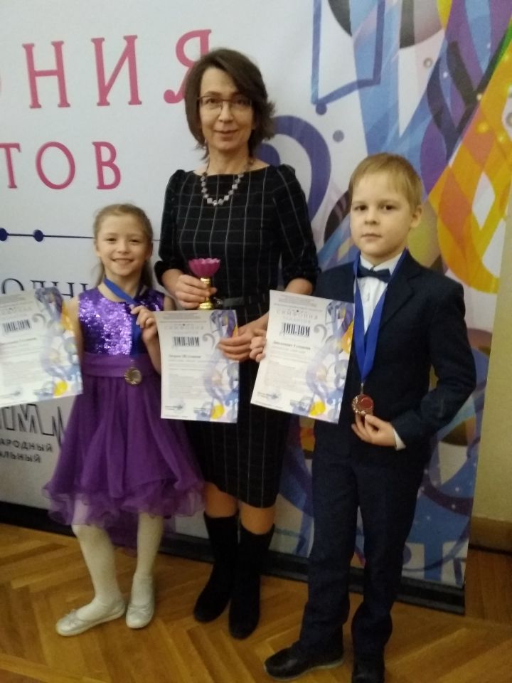 Юным пианистам из Верхнего Услона покорились Международные конкурсы