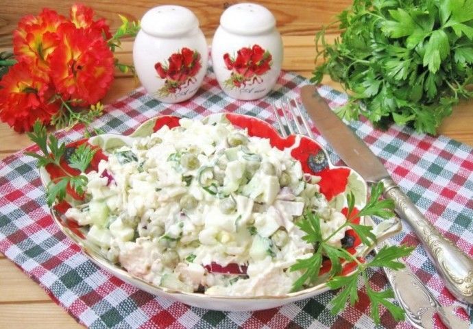 Легкий завтрак - салат из курицы с рисом