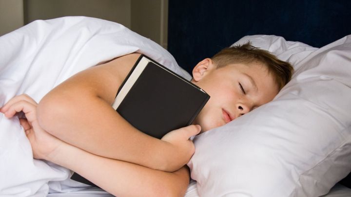 Роспотребнадзор рекомендовал школьникам больше спать в период экзаменов