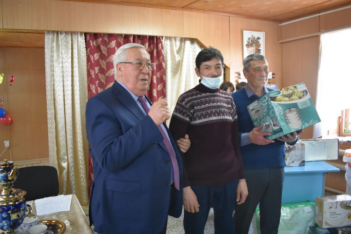 Раил Зиатдинов: «Мы сохранили хозяйство благодаря вашему труду»