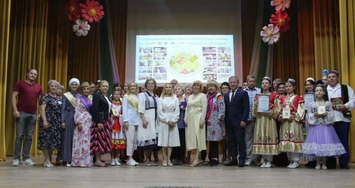 Семья Яковлевых из Верхнеуслонского района приняла участие в  зональном этапе республиканского конкурса материнства и семьи «Нечкэбил»