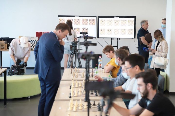 В Иннополисе прошел уникальный сеанс одновременной игры в шахматы