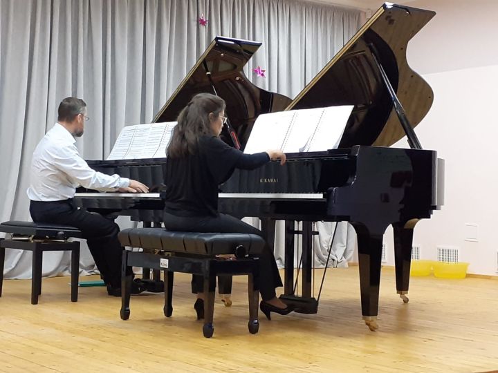В Верхнеуслонской Детской школе искусств выступили столичные пианисты