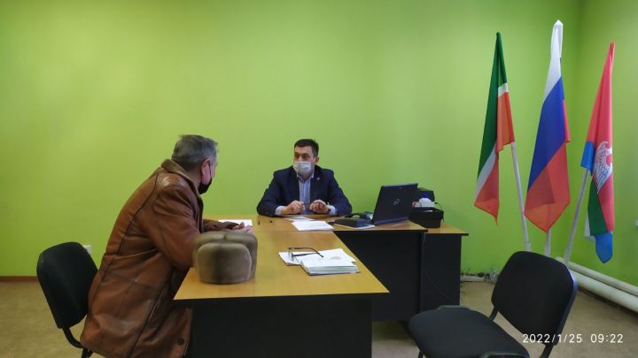 Глава Верхнеуслонского района Марат Зиатдинов провел выездной прием граждан