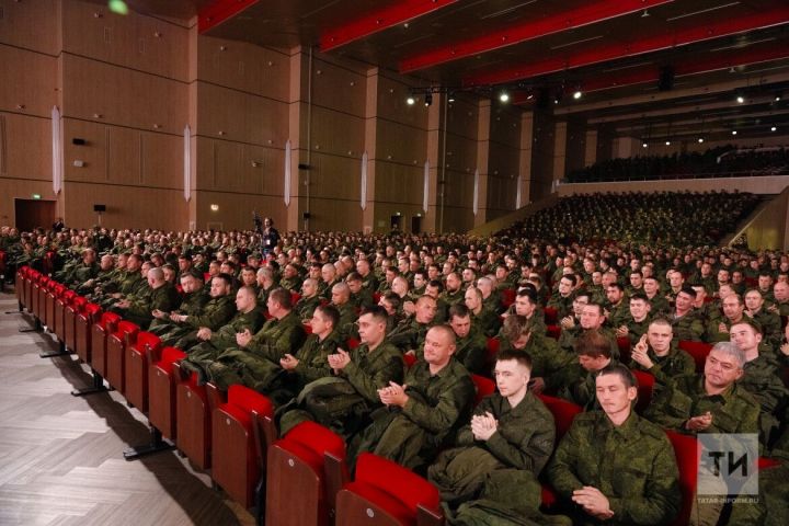 «Нет никого, кто не сопереживал бы»: в «Казань Экспо» прошел концерт для мобилизованных