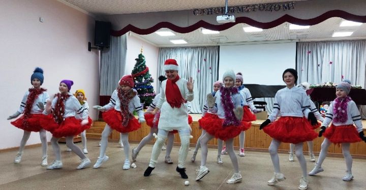 В Детской школе искусств прошел новогодний танцевальный праздник