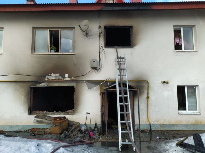 В результате пожара в селе Куралово одна квартира выгорела полностью