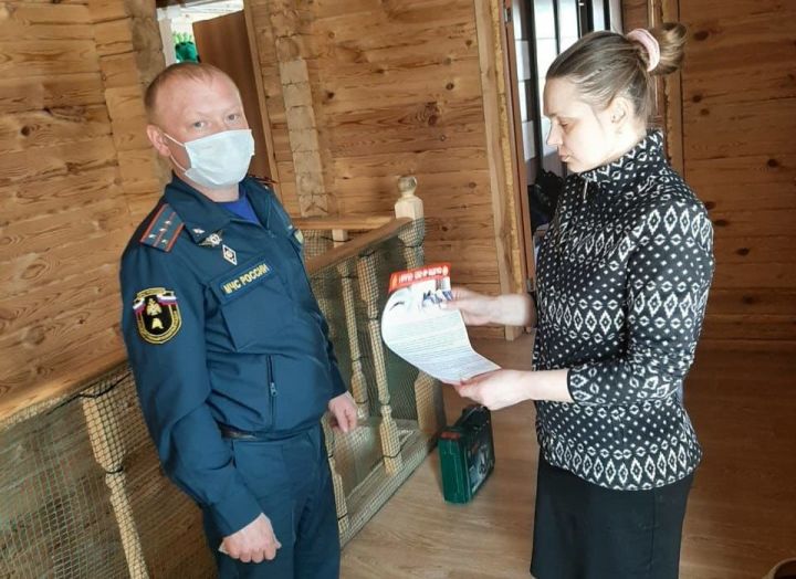 В Введенской Слободе вынужденным переселенцам из ДНР установили в доме пожарный извещатель